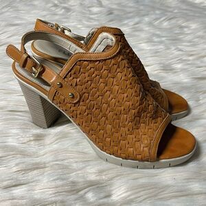 The Flexx Weave Me Be Leather Sandal in Cognac